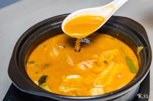 真的假的？万达清冷的夜市中，竟藏着踩点也要去吃的砂锅麻辣烫…