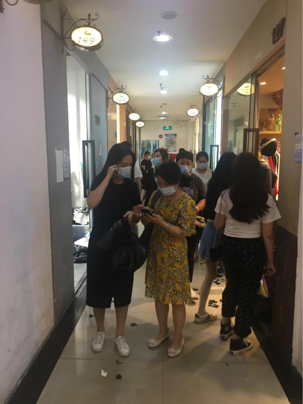 深圳南油服装批发城怎么逛,深圳南油服装拿货攻略和技巧