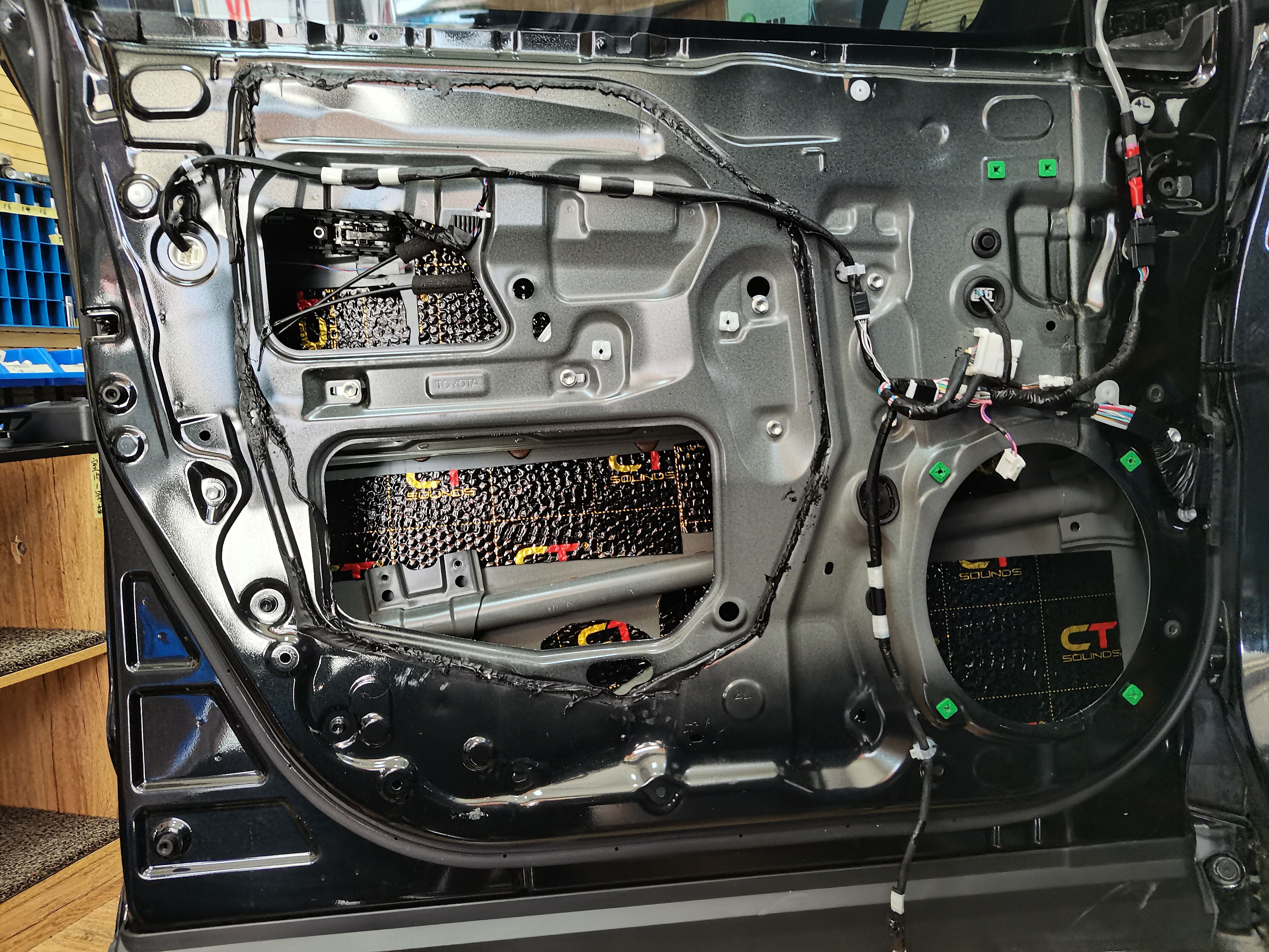 丰田汉兰达音响坏了,汉兰达2.5l双擎四驱尊贵版音响