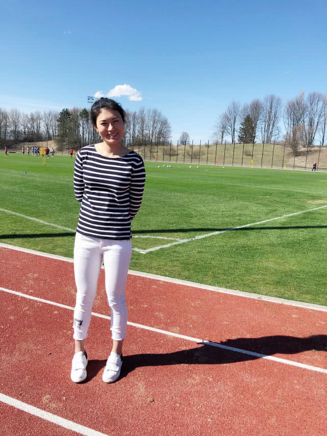 美女门神遗憾落选世界杯，曾因不满主帅突然退役，三次留洋成典范