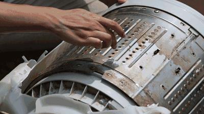 洗衣洗出霉菌？拆开洗衣机后才发现问题