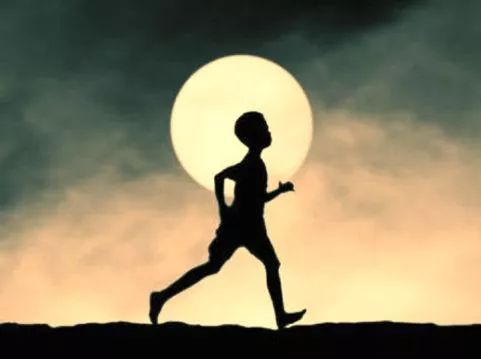 在国内,年收入50万的人多吗?都从事什么行业?