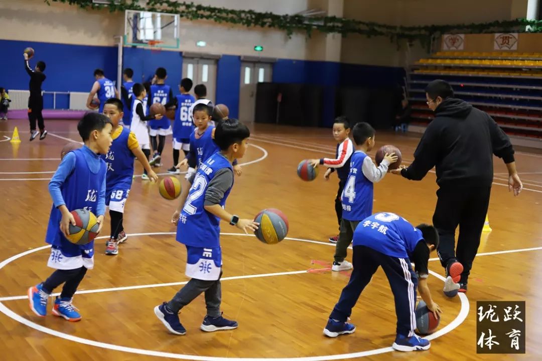 门头沟寒假篮球训练营开课啦！不要让娃懒在家里！赶快行动起来吧