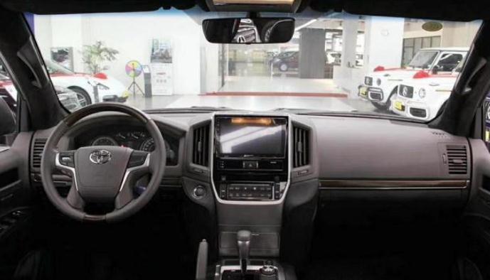 兰德酷路泽出“黑豹”！近5.2m外观凶狠，扭矩529N.m，越野稳如牛