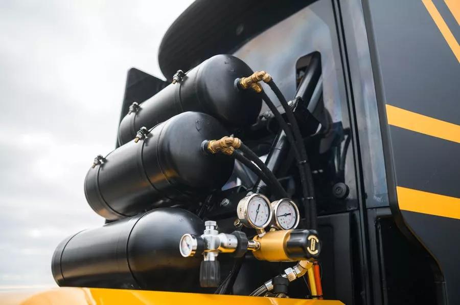 铁牛改装大马力发动机,铁牛升级碾压超跑