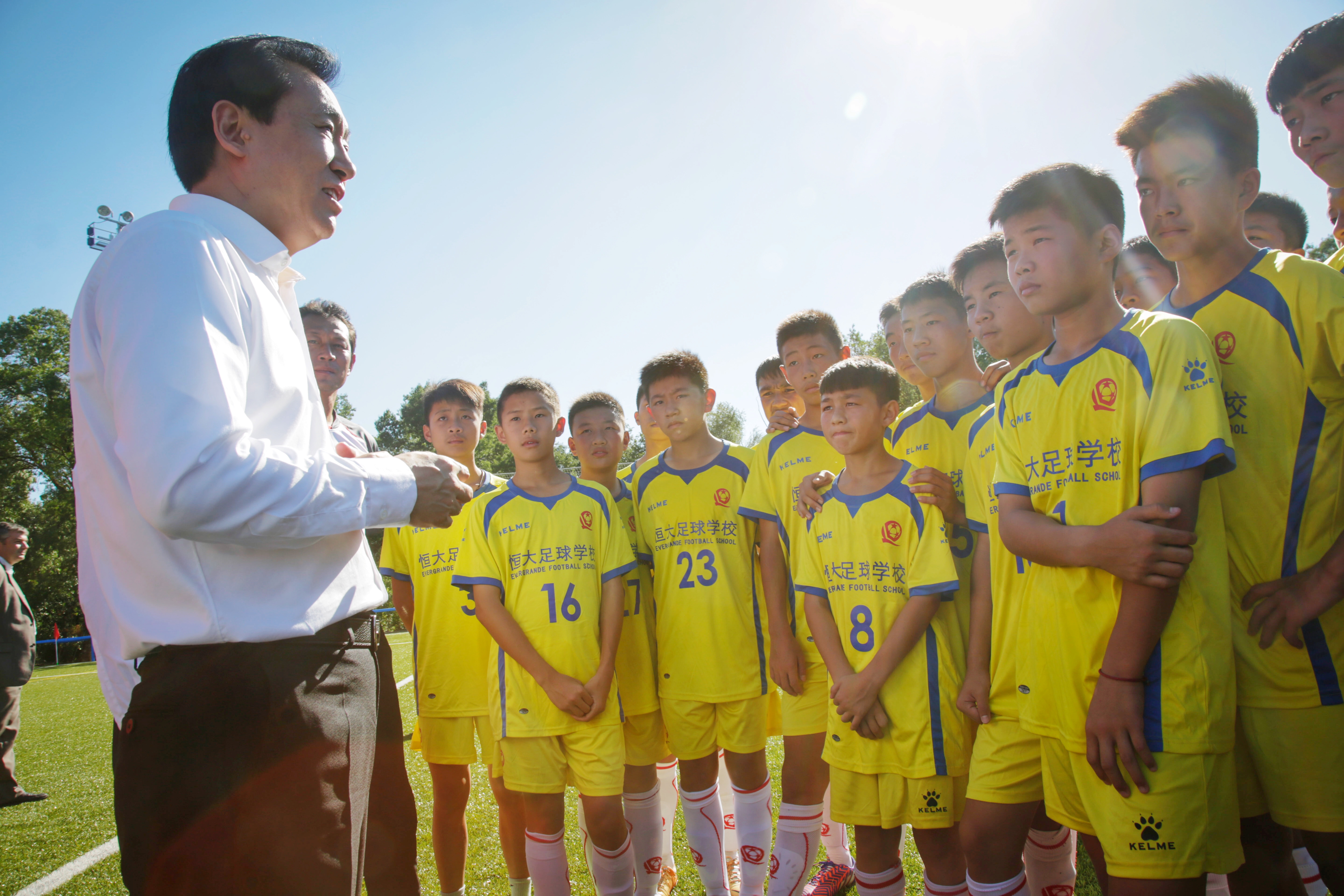 恒大在西班牙办青训赛,恒大为归化球员总计投入8亿