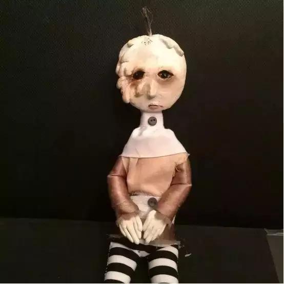 12岁男孩用捡来的破烂，亲手打造出一个暗黑王国，…