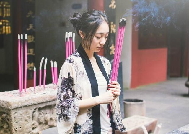 去寺庙烧香拜佛的注意事项,去上香拜佛前有什么禁忌