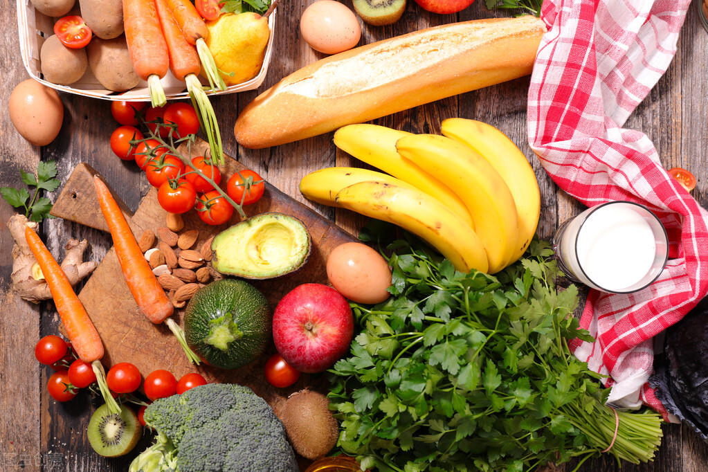 腰上长白癜风原因,白癜风长在腰上会传到脸上吗