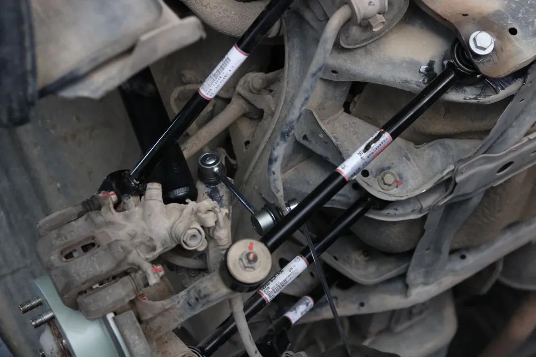 怪兽翻新车,怪兽修车翻新艾力绅