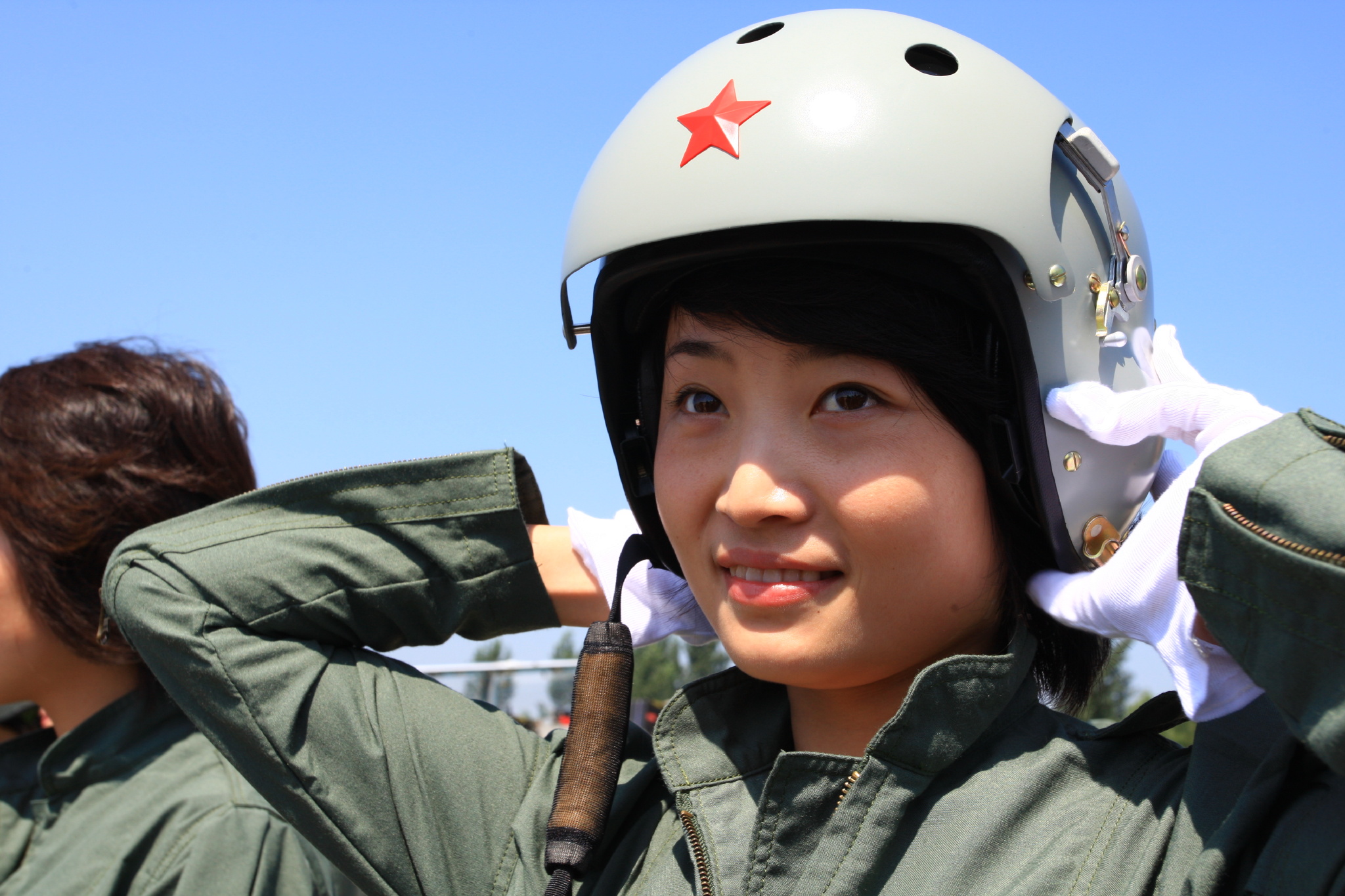 飞行训练时突发事故余旭跳伞失败,飞行员余旭跳伞了为什么没有成功