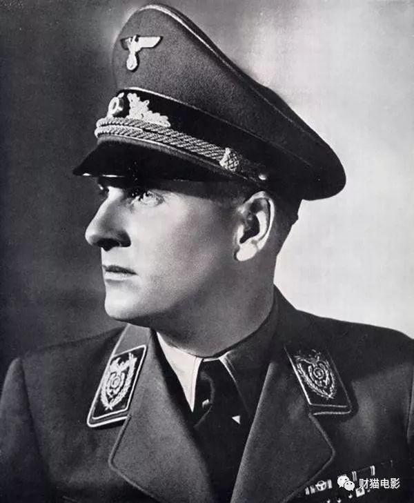 在电影中的希特勒和他的“骑士团”