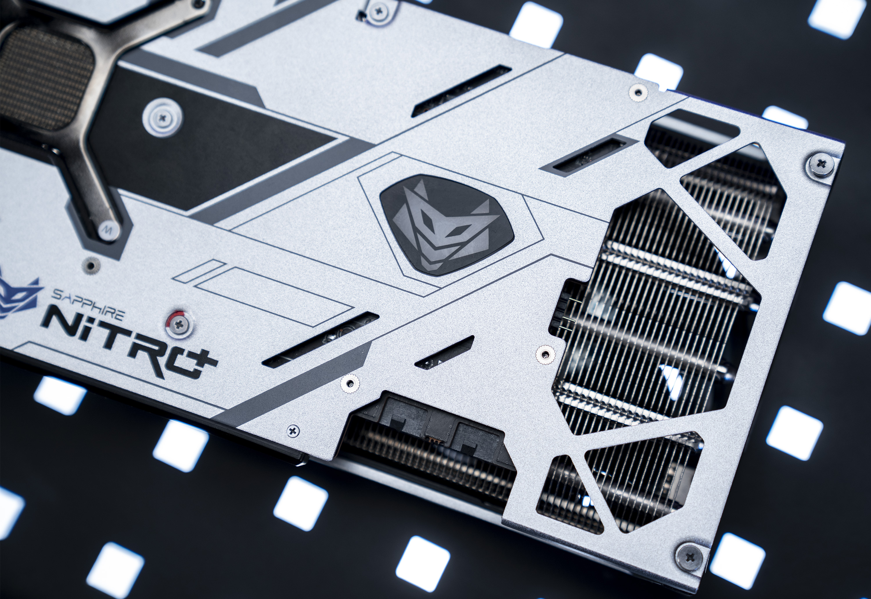 蓝宝石rx7900超白金,蓝宝石rx6800公版测试