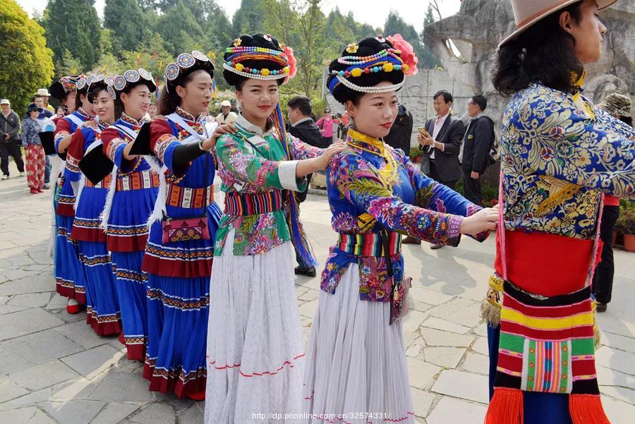 云南少数民族服饰图片,最好看的云南民族服饰