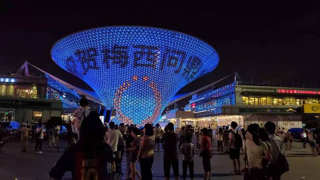 天津天塔灯光秀祝福梅西,天津天塔点亮祝贺梅西