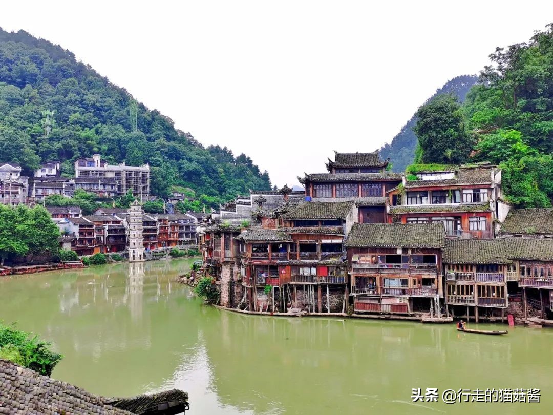 边城是沈从文笔下一座美丽的小城,沈从文笔下的边城讲的是哪里