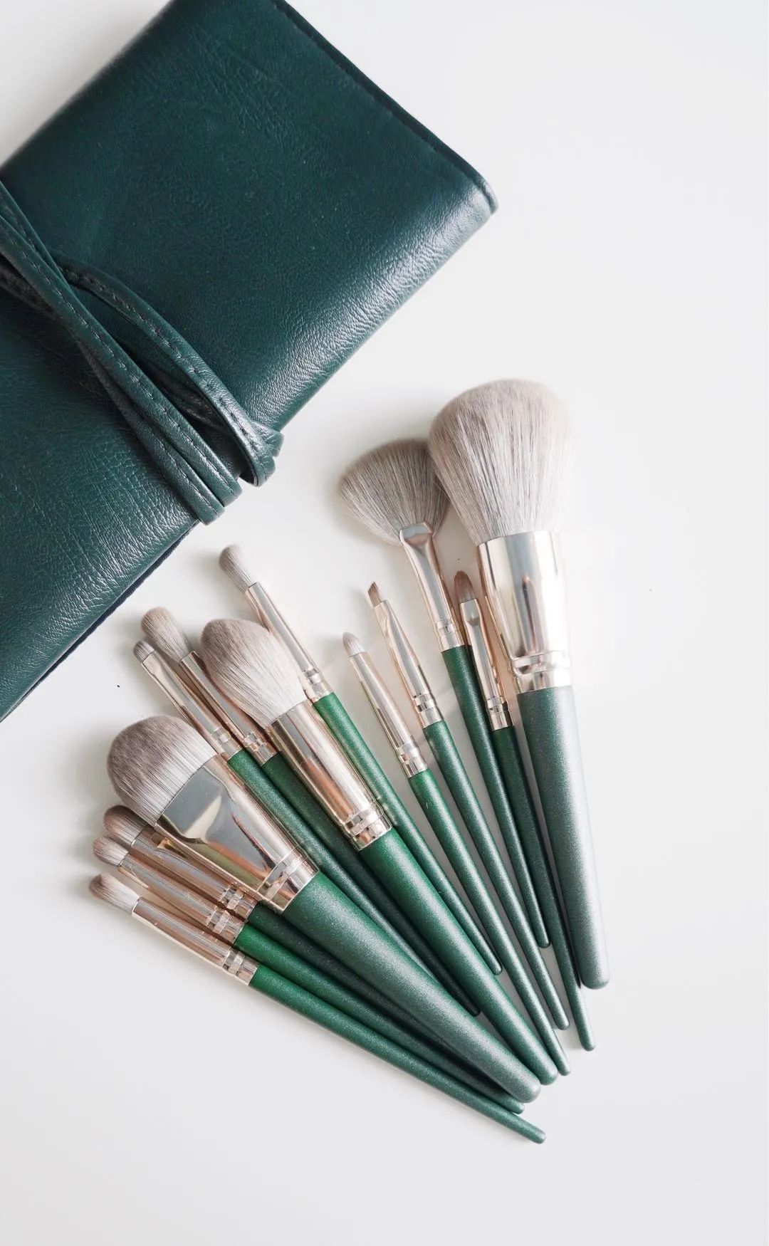 我终于找到比美妆蛋省粉100倍的宝藏刷子