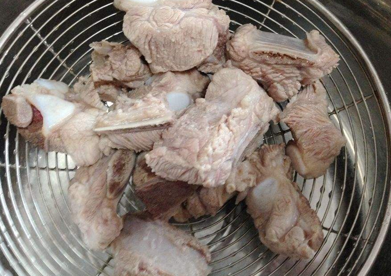 玉米排骨汤放不放山药,玉米排骨汤放不放番茄