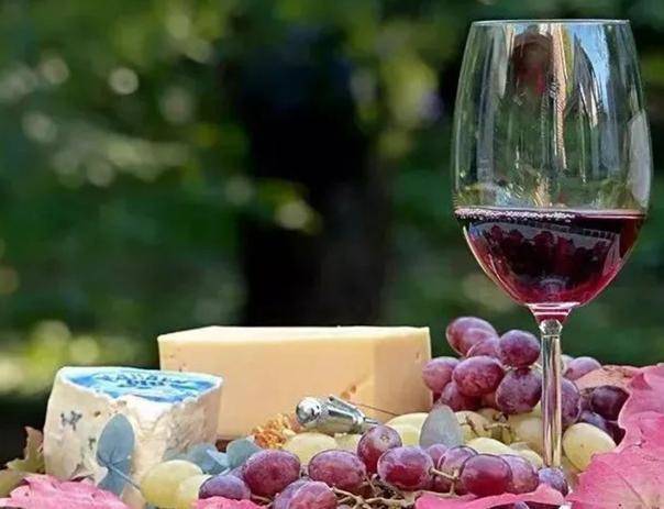 自制葡萄酒9岁以上的儿童能喝吗,自制葡萄酒上面一层白霉怎么处理