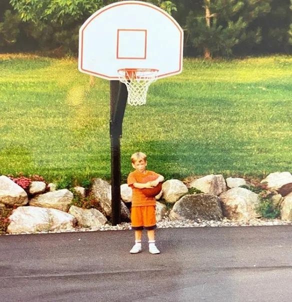 NBA又一高富帅官宣退役！钱得了怕甚事