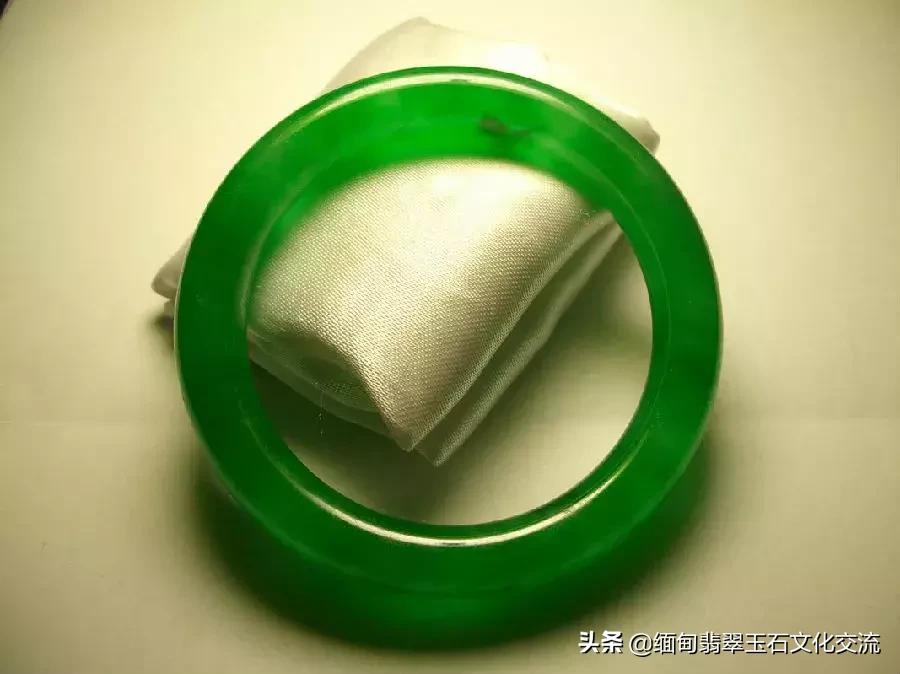 翡翠手镯的水头怎么看好坏,翡翠手镯的基本知识大全