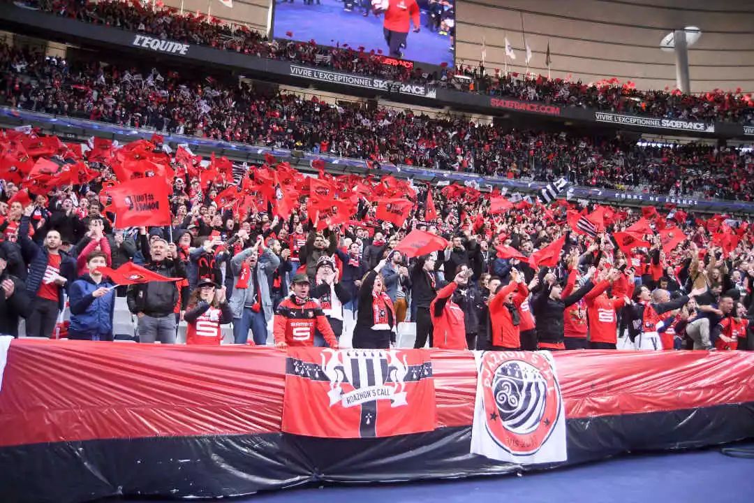 那个肩负家乡期望的小球队，最终真的创造了奇迹