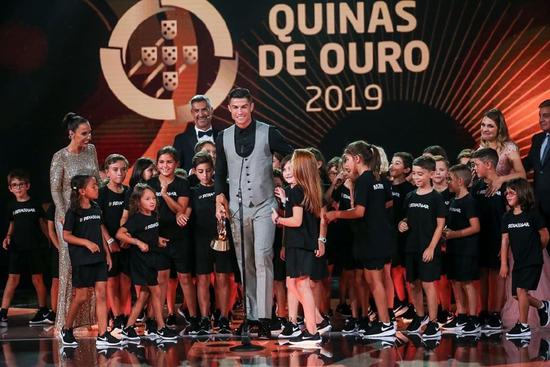 c罗介绍c罗奖项的视频,c罗第七大奇迹颁奖