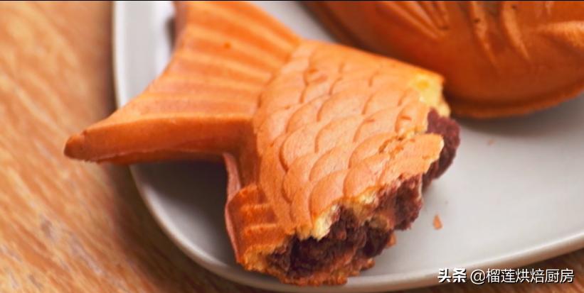 自己动手做出蜡笔小新同款鲷鱼烧，豆沙丝滑甜软，表皮蛋香浓郁