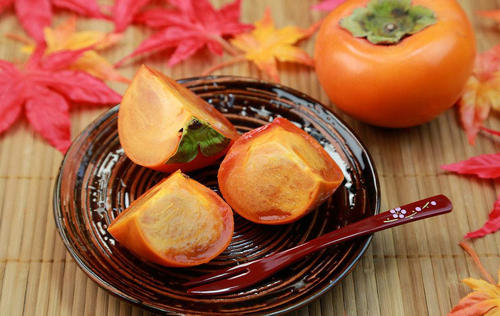 柿子吃多了会妇科病吗,吃柿子别贪嘴当心给肠子添堵