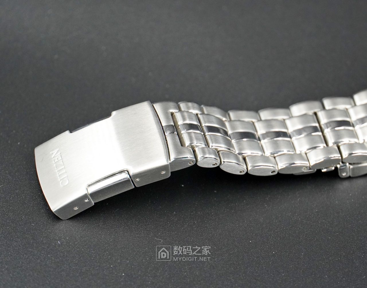 光动能手表卡西欧好还是西铁城好,卡西欧和西铁城光动能手表哪个好