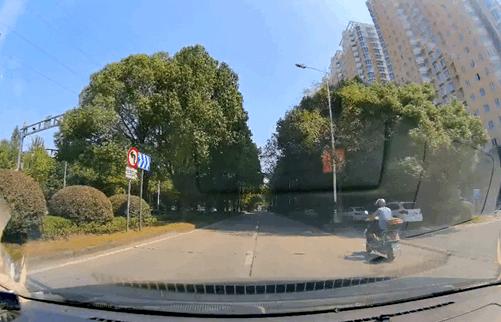 ADAS+云*子狗电**加持,养成开车好习惯—70迈智能行车记录仪M500