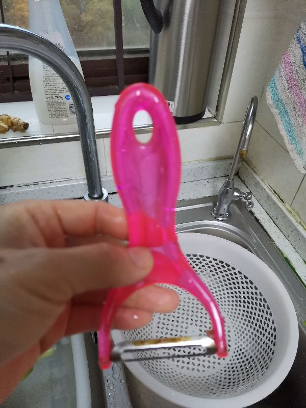 洗碗手指肿胀怎么回事,长期洗碗手指裂开怎么办