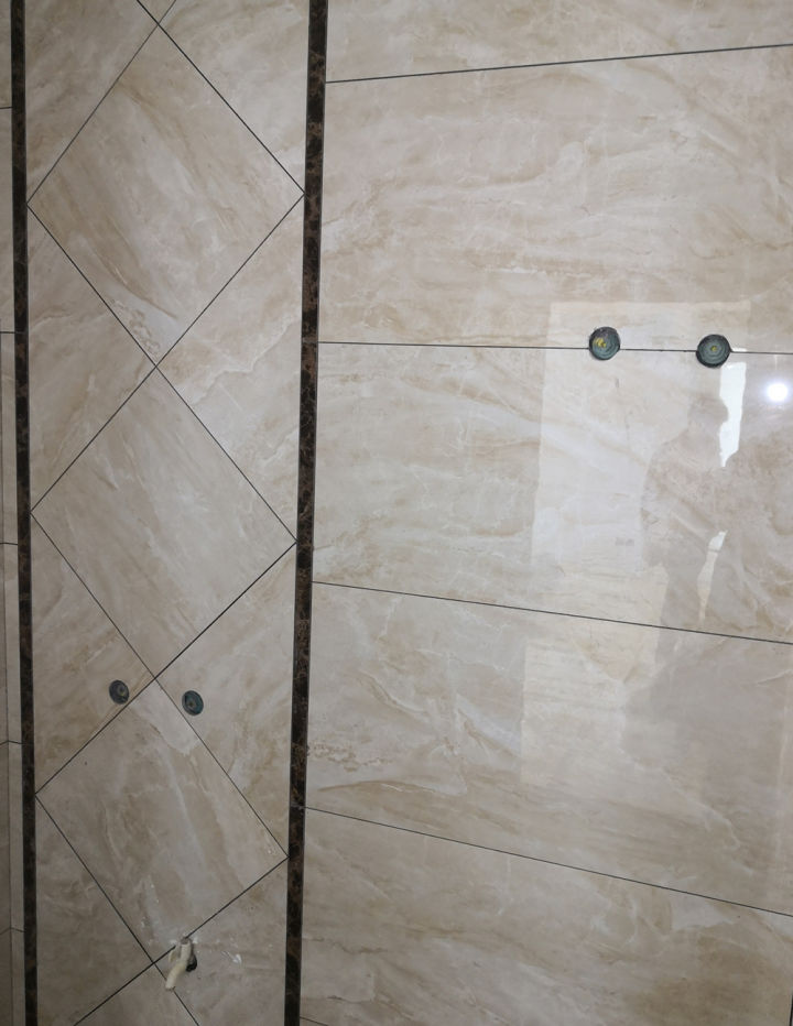 瓷片松动脱落和墙体分离什么原因,外墙瓷片脱落最省事的补救方法是