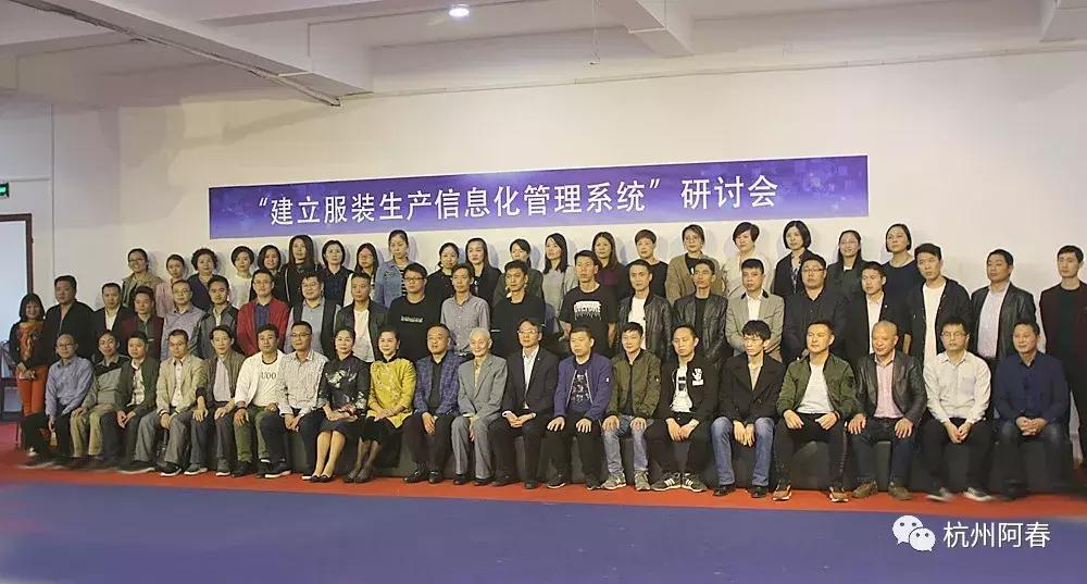 超百图再现2018年服装圈内那三十道靓丽风景……