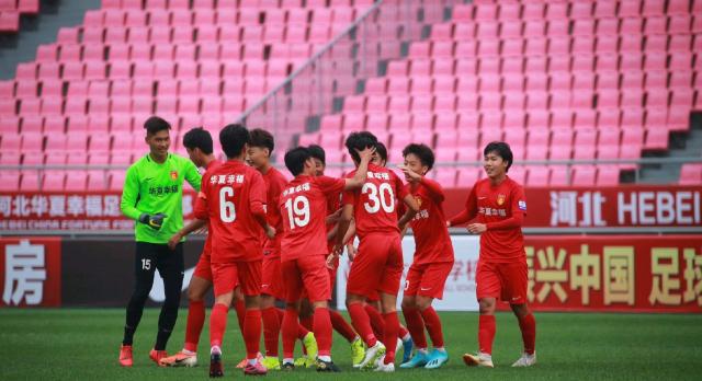 中国足球小将受伤,中国足球小将受伤骨折