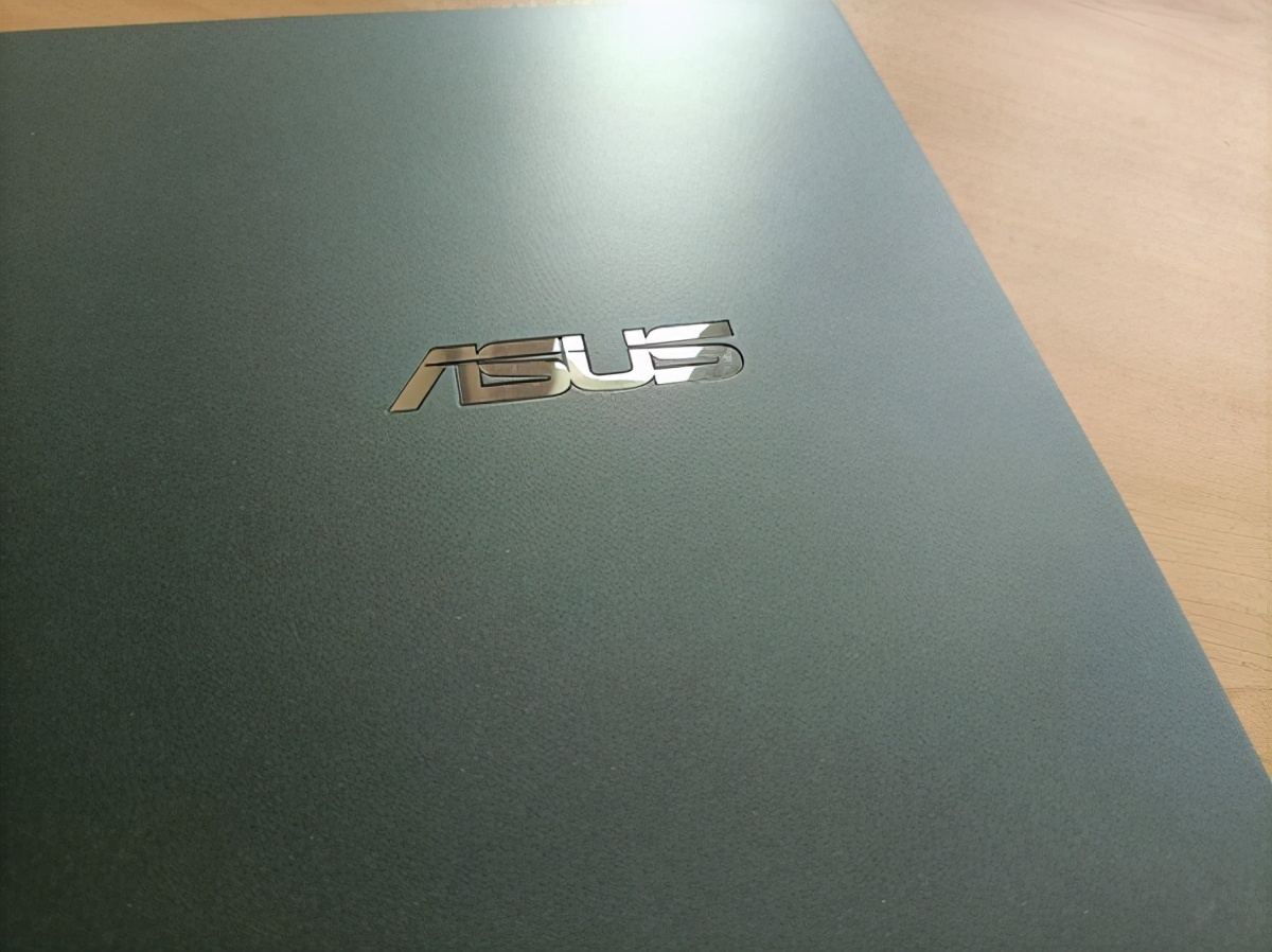 华硕灵耀x凌锋小新pro14,华硕灵耀x凌锋与纵横的区别