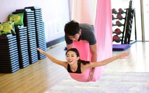 郑恺如何回应夜店事件,郑恺在夜店有多火