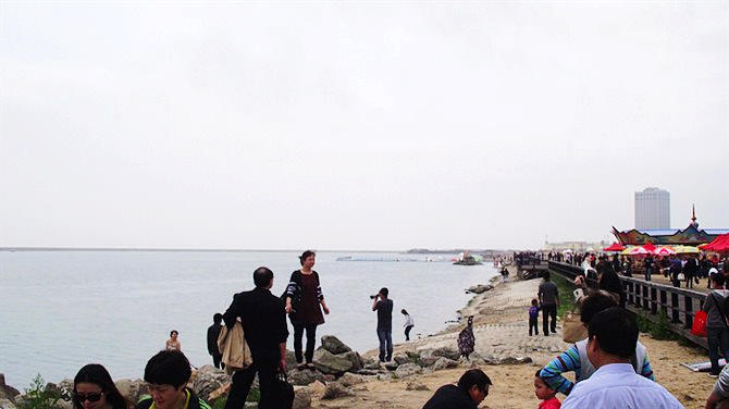 上海金山区有没有免费的沙滩,上海金山沙滩