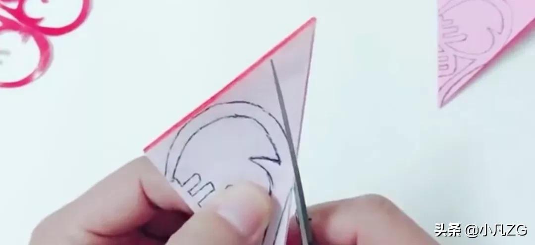 用红包做剪纸窗花灯笼,元旦灯笼红包手工