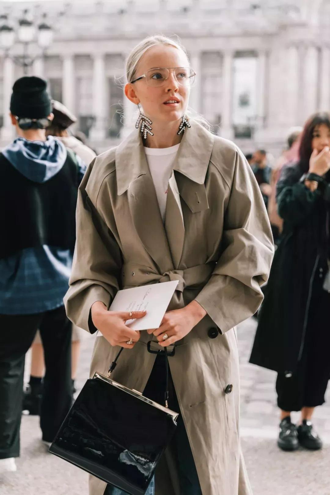 风衣腰带前面怎么绑最好看,怎么绑风衣后腰带