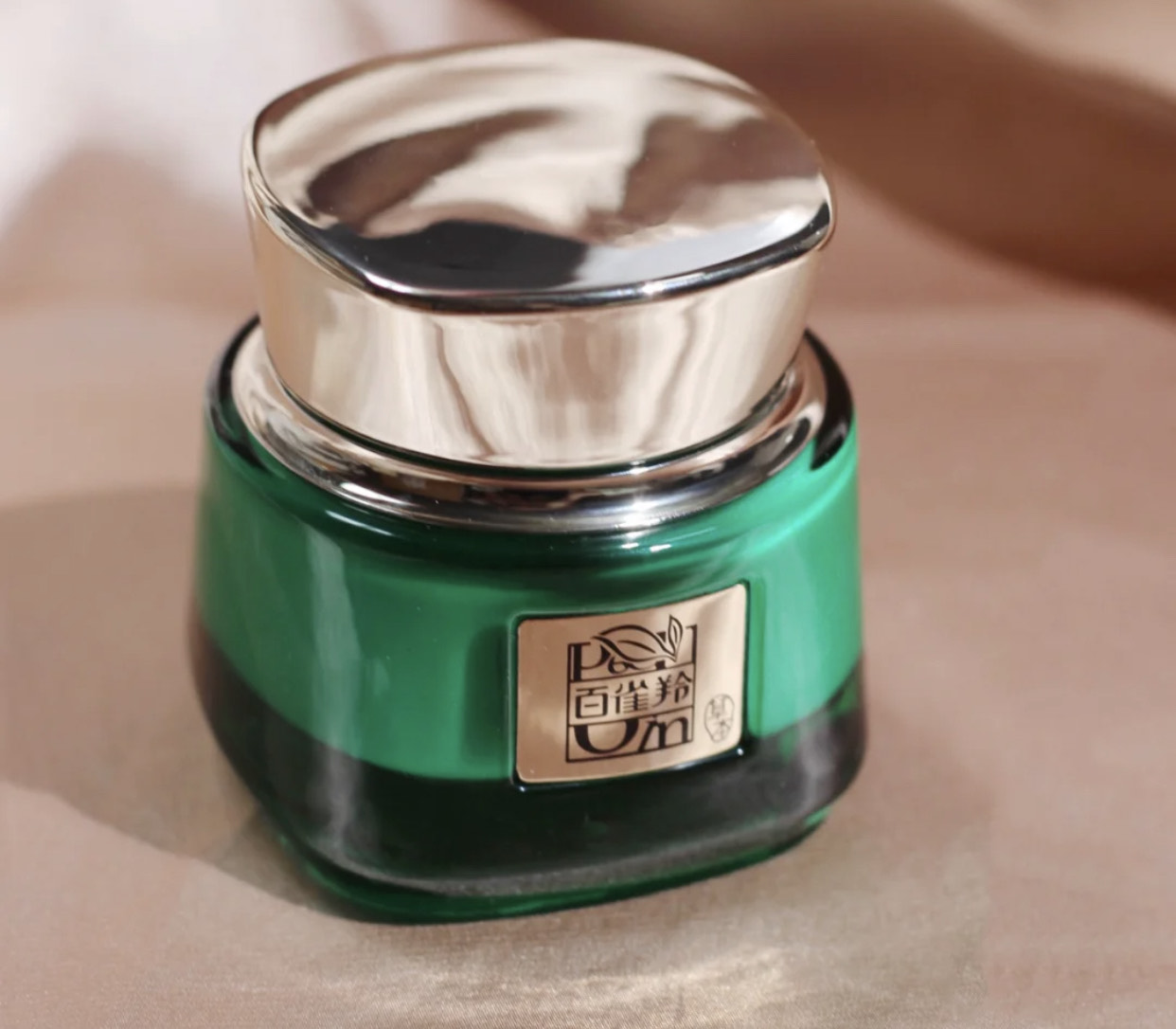 自然堂和百雀羚哪个适合油性肌肤,自然堂和百雀羚哪个值得入手