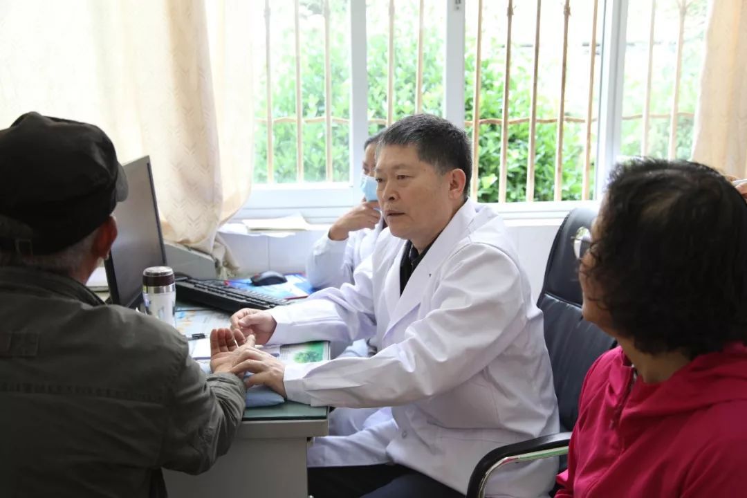 中药专业的未来发展前景,中药学和中医学哪个专业好就业