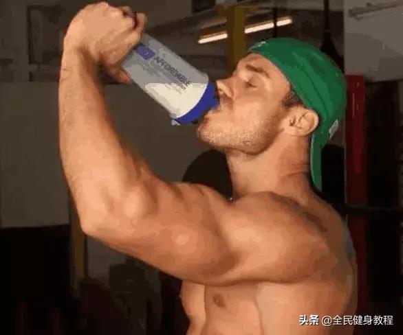 健身吃鸡蛋白好还是鸡胸肉好,吃鸡胸肉合适还是喝蛋白粉合适