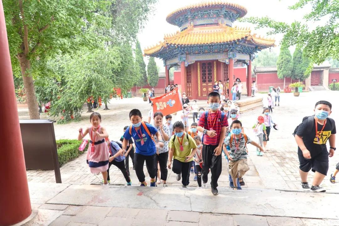 邻家才女初长成，环南一小关逸戈！羡煞个人哩