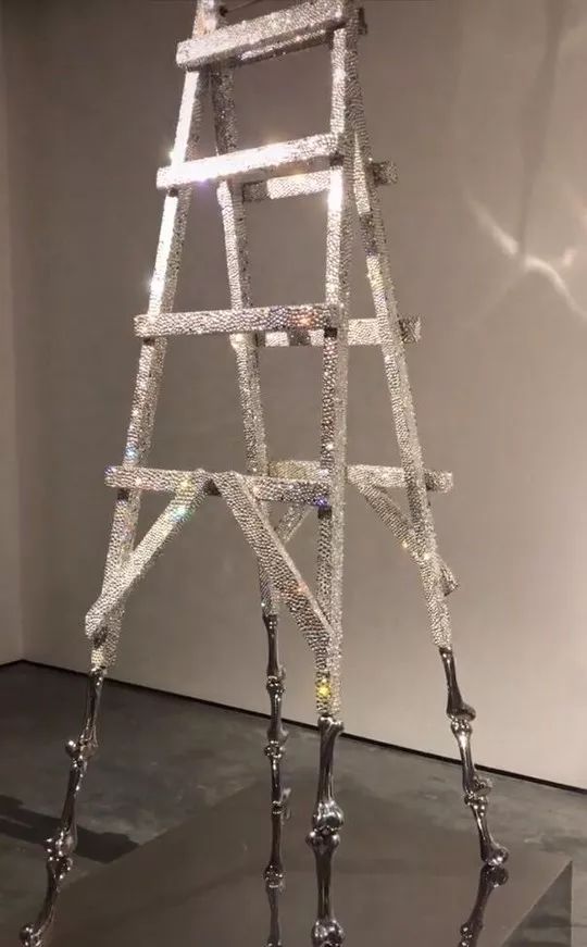 飞机杯被奶奶用来当袜子，这也太惨了吧