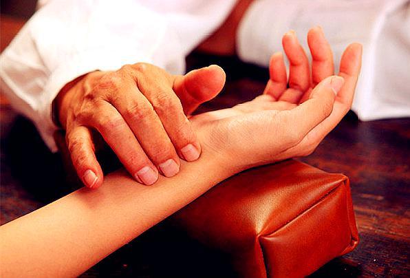 身体痰湿有哪些表现,痰湿阴虚的人是什么表现