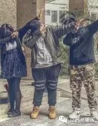 潮牌是不是穿得都很宽松,一定要穿潮牌才好看吗