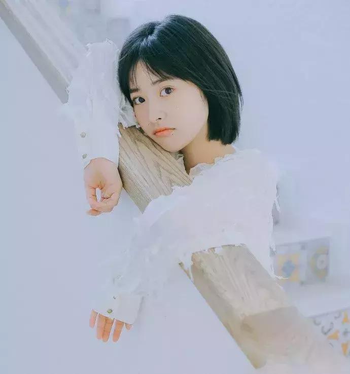 大脸短发烫发女2021流行发型减龄,国字大脸适合的短发发型图片欣赏