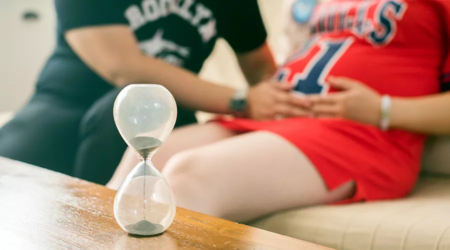 过了38周,孕妇发现身体出现三种征兆,暗示宝宝可能要发动了