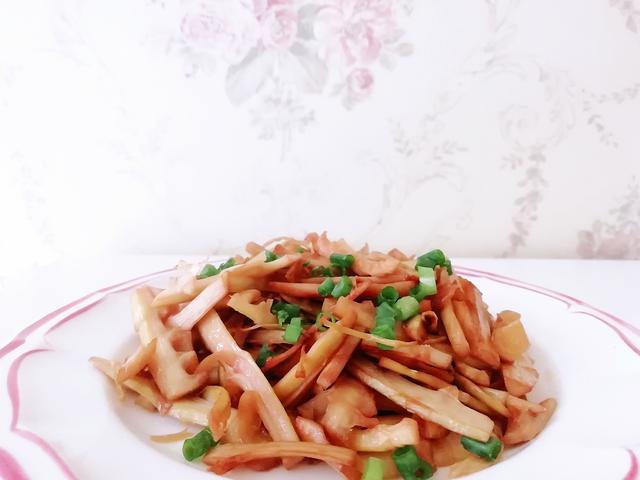 带皮新鲜小竹笋春笋怎么做才好吃,油焖春笋少油